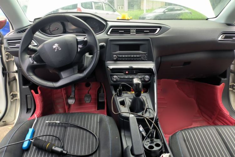 Used Peugeot 308 2018 1.6L Manual Fashion Edition Center Console