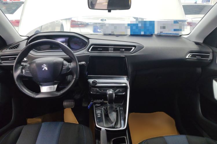 Used Peugeot 308 2018 1.6L Automatic Luxury Edition Center Console