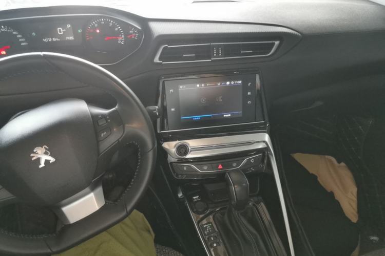 Used Peugeot 308 2018 1.6L Automatic Luxury Edition Center Console
