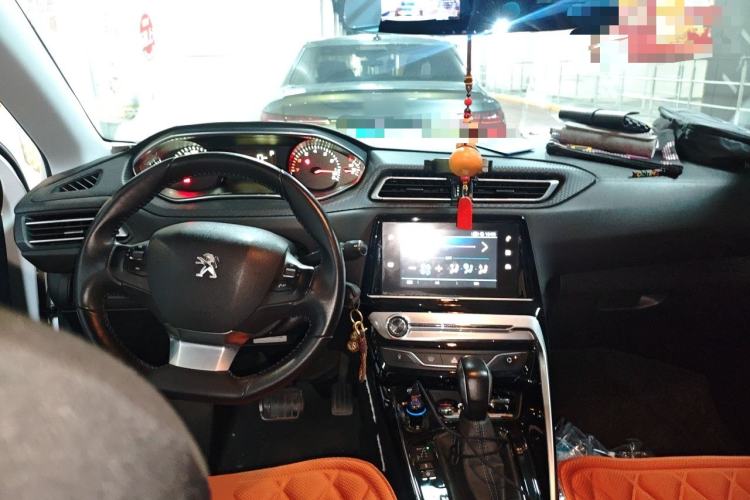 Used Peugeot 308 2018 1.6L Automatic Luxury Edition Center Console