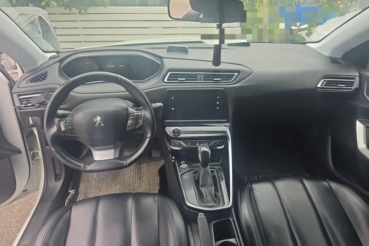 Used Peugeot 308 2018 1.6L Automatic Luxury Edition Center Console