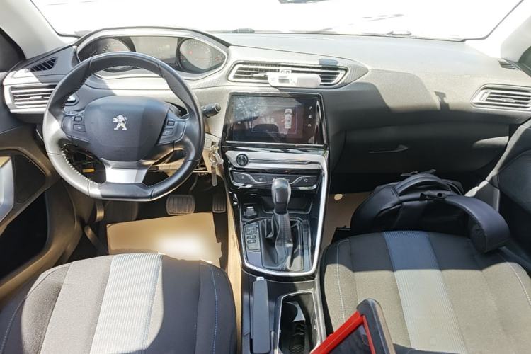 Used Peugeot 308 2018 1.6L Automatic Luxury Edition Center Console