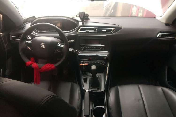 Used Peugeot 308 2018 1.6L Manual Fashion Edition Center Console