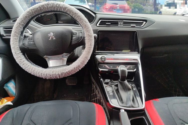 Used Peugeot 308 2018 230THP Automatic Luxury Edition Center Console