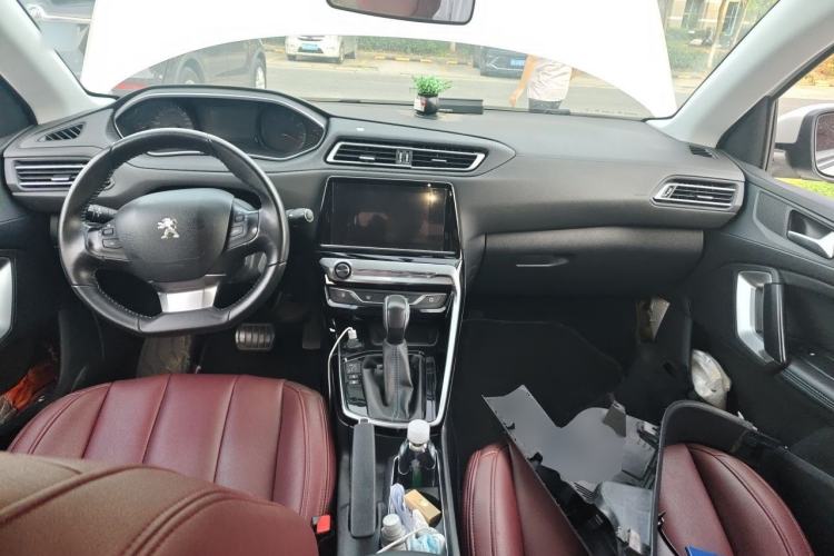 Used Peugeot 308 2018 1.6L Automatic Luxury Edition Center Console