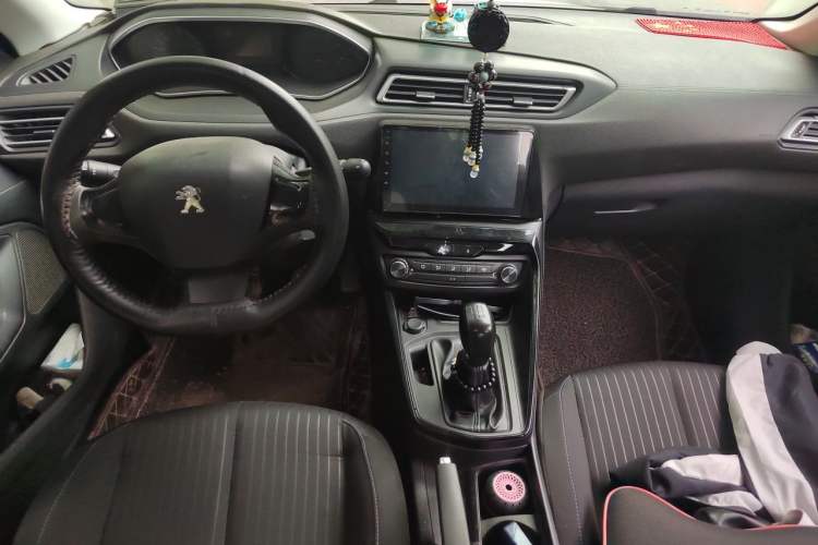 Used Peugeot 308 2018 1.6L Manual Fashion Edition Center Console