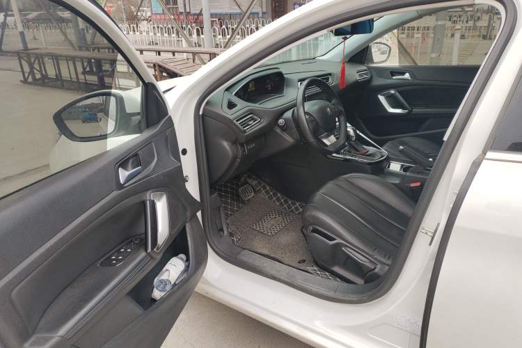 Used Peugeot 308 2018 1.6L Automatic Luxury Edition Driver Seat