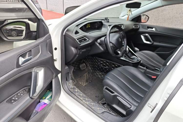Used Peugeot 308 2018 230THP Automatic Luxury Edition Driver Seat