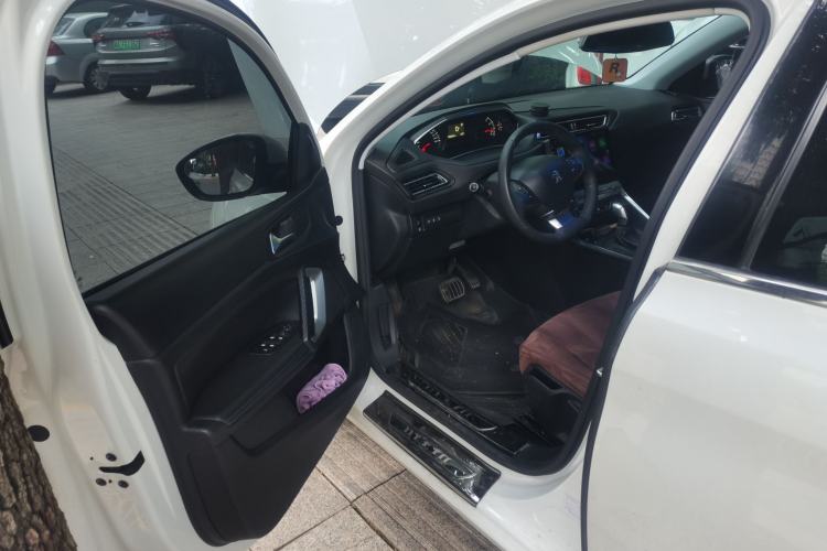 Used Peugeot 308 2018 1.6L Automatic Luxury Edition Driver Seat