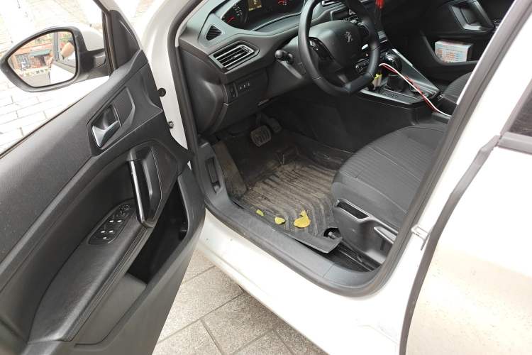 Used Peugeot 308 2018 1.6L Automatic Fashion Edition Driver Seat