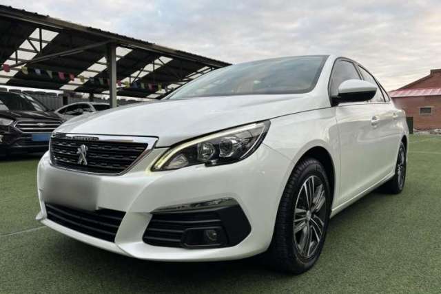 Ojetý Peugeot 308 2018 1.6L Automatic Luxury Edition