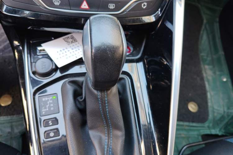 Used Peugeot 308 2018 1.6L Automatic Luxury Edition Gear Lever