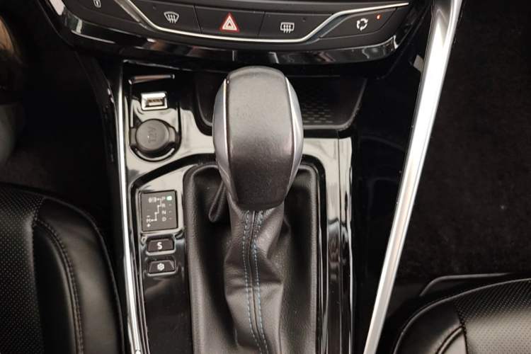 Used Peugeot 308 2018 1.6L Automatic Luxury Edition Gear Lever