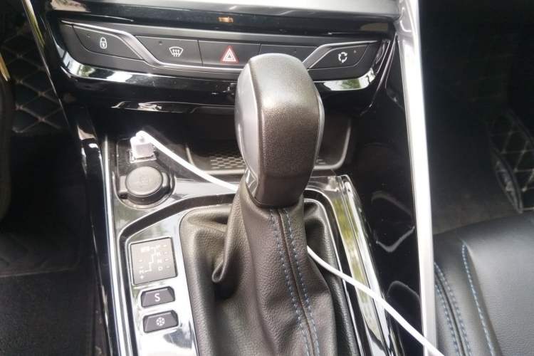 Used Peugeot 308 2018 1.6L Automatic Luxury Edition Gear Lever