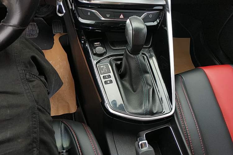 Used Peugeot 308 2018 1.6L Automatic Luxury Edition Gear Lever