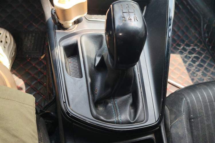 Used Peugeot 308 2018 1.6L Manual Fashion Edition Gear Lever