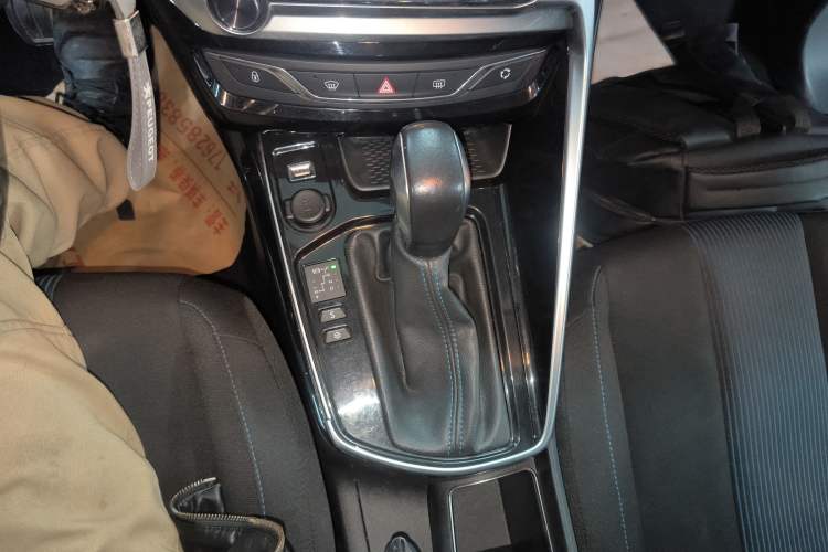 Used Peugeot 308 2018 1.6L Automatic Luxury Edition Gear Lever