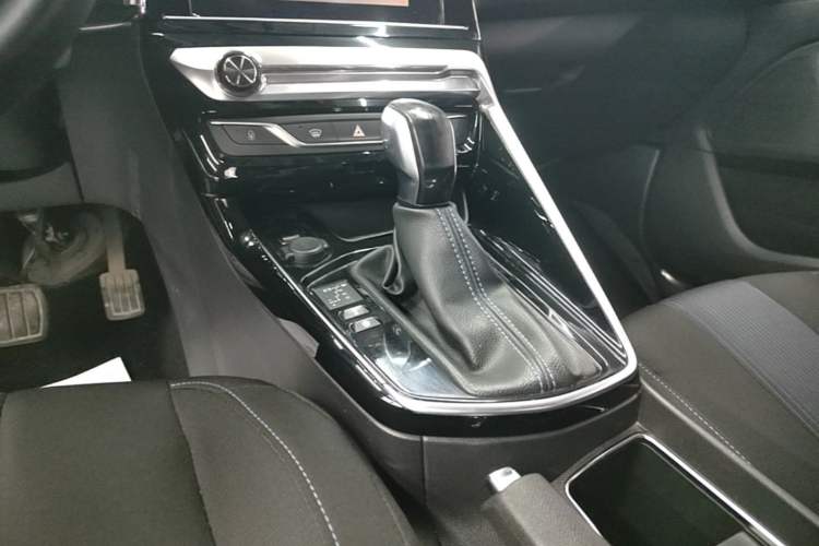Used Peugeot 308 2018 230THP Automatic Luxury Edition Gear Lever