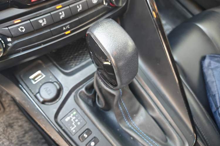 Used Peugeot 308 2018 1.6L Automatic Fashion Edition Gear Lever