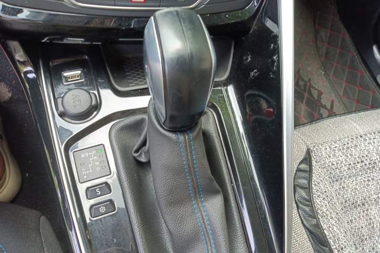 Used Peugeot 308 2018 230THP Automatic Luxury Edition Gear Lever