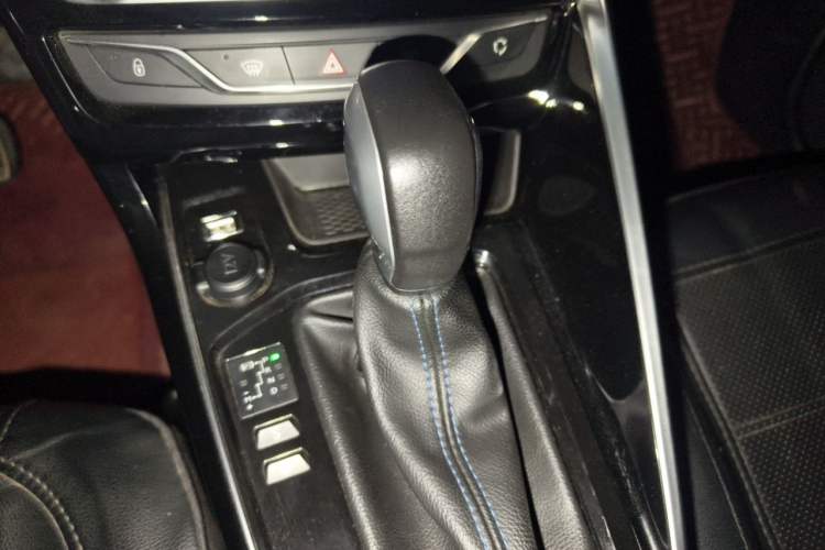 Used Peugeot 308 2018 1.6L Automatic Luxury Edition Gear Lever