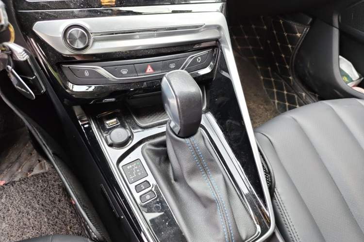 Used Peugeot 308 2018 230THP Automatic Luxury Edition Gear Lever