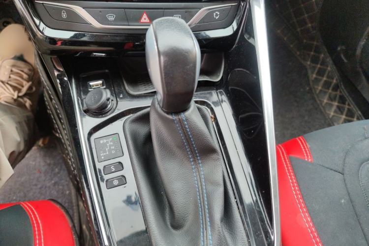 Used Peugeot 308 2018 230THP Automatic Luxury Edition Gear Lever
