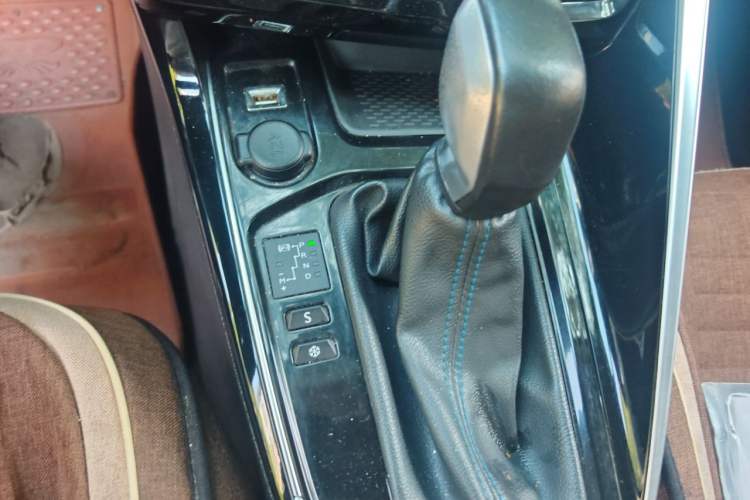 Used Peugeot 308 2018 230THP Automatic Luxury Edition Gear Lever