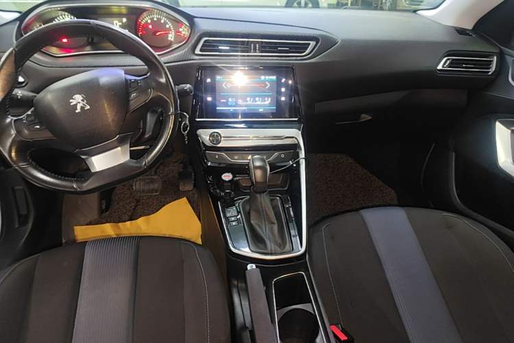 Used Peugeot 308 2018 1.6L Automatic Luxury Edition Gear Lever