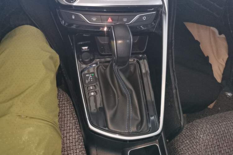 Used Peugeot 308 2018 1.6L Automatic Luxury Edition Gear Lever