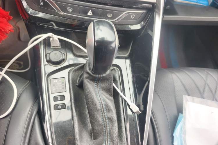 Used Peugeot 308 2018 1.6L Automatic Luxury Edition Gear Lever