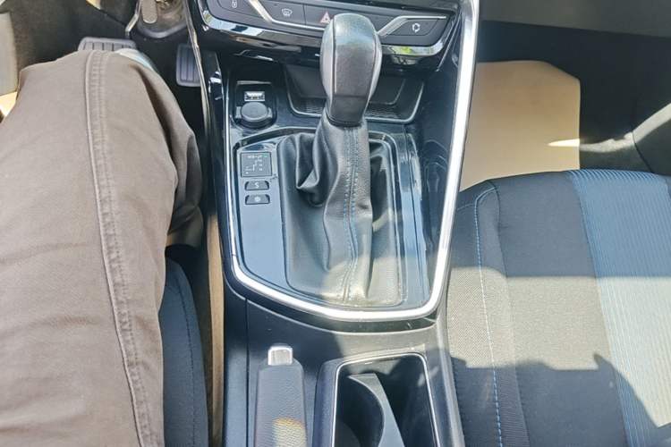 Used Peugeot 308 2018 1.6L Automatic Luxury Edition Gear Lever