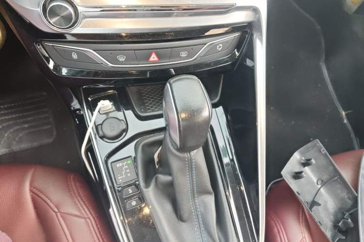 Used Peugeot 308 2018 1.6L Automatic Luxury Edition Gear Lever