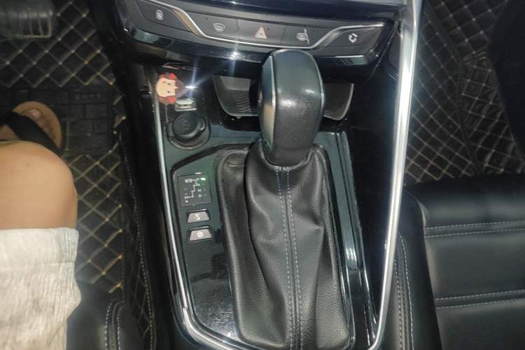 Used Peugeot 308 2018 1.6L Automatic Luxury Edition Gear Lever