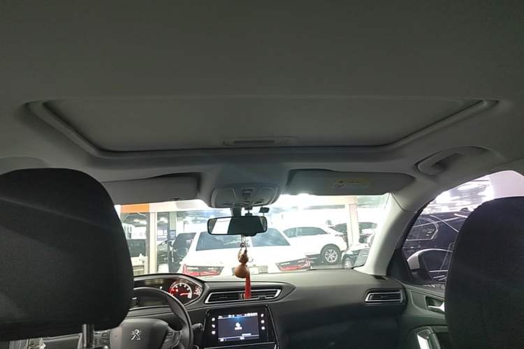 Used Peugeot 308 2018 230THP Automatic Luxury Edition Headliner
