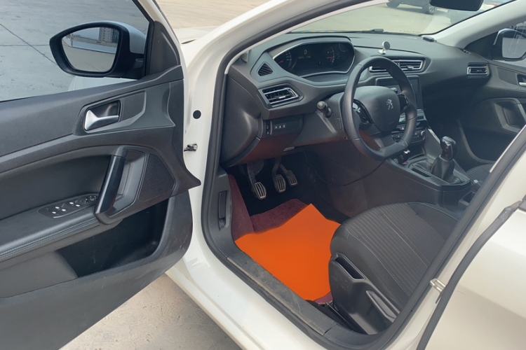 Used Peugeot 308 2018 1.6L Manual Fashion Edition Interior 1