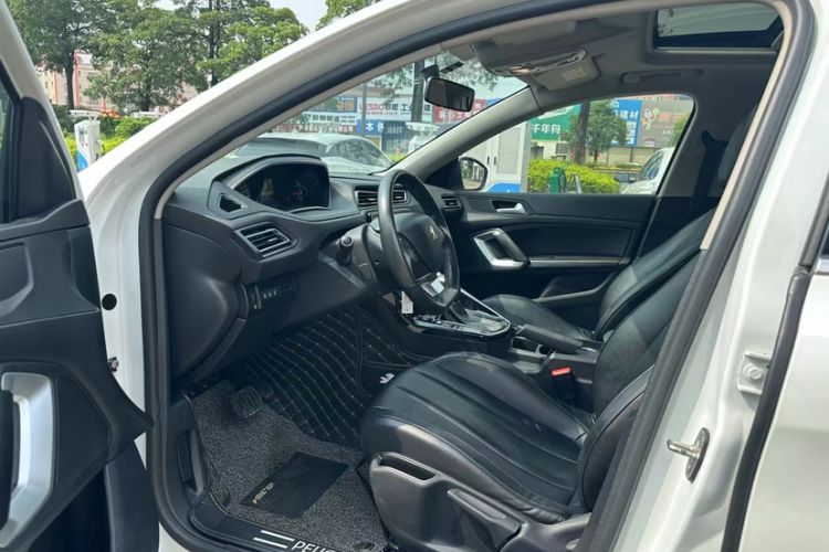 Used Peugeot 308 2018 230THP Automatic Luxury Edition Interior 2