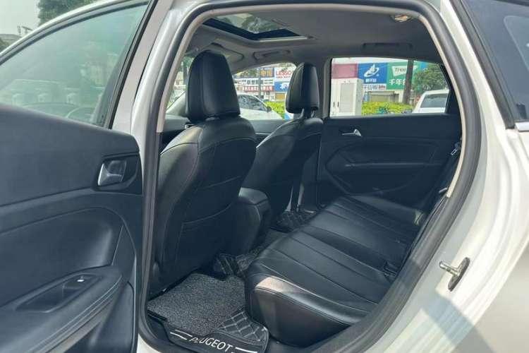 Used Peugeot 308 2018 230THP Automatic Luxury Edition Interior 3