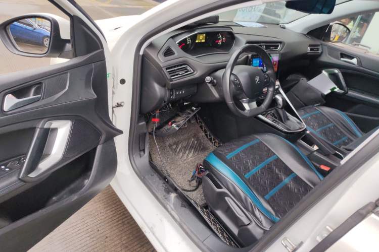 Used Peugeot 308 2018 1.6L Automatic Luxury Edition Interior 3