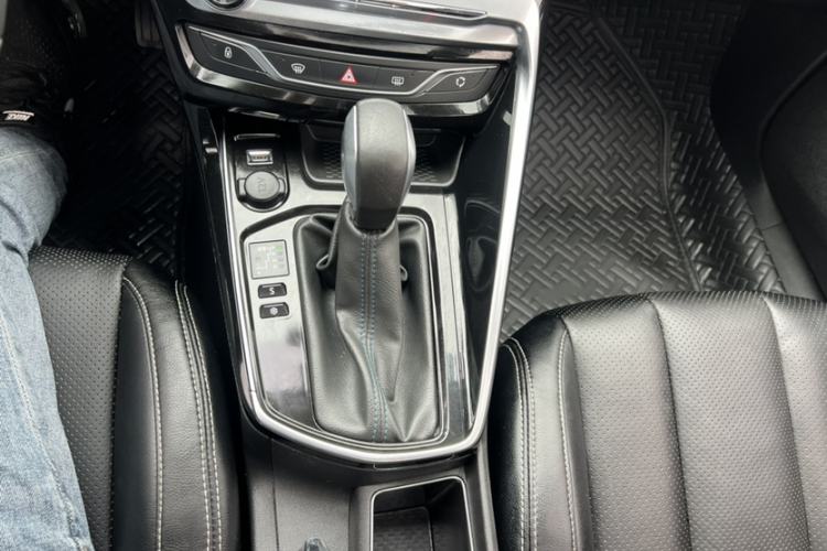Used Peugeot 308 2018 230THP Automatic Luxury Edition Interior 4