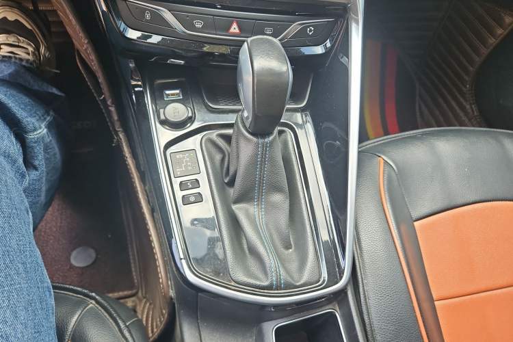 Used Peugeot 308 2018 1.6L Automatic Luxury Edition Interior 5
