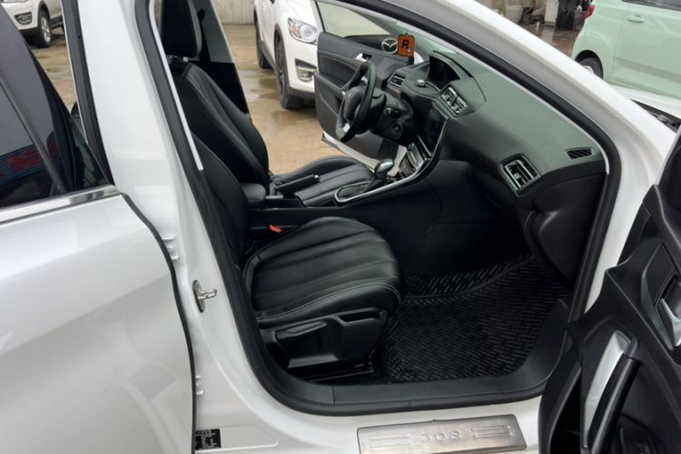 Used Peugeot 308 2018 230THP Automatic Luxury Edition Interior 9