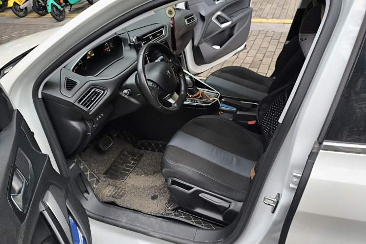Used Peugeot 308 2018 1.6L Automatic Luxury Edition Left Front Seat