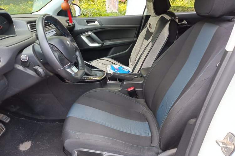 Used Peugeot 308 2018 230THP Automatic Luxury Edition Left Front Seat