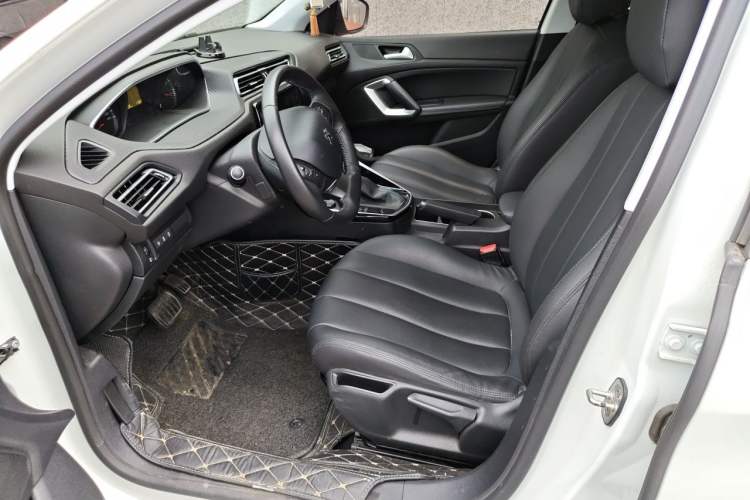 Used Peugeot 308 2018 230THP Automatic Luxury Edition Left Front Seat