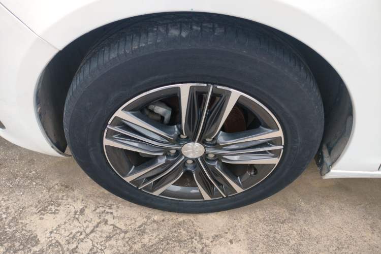 Used Peugeot 308 2018 230THP Automatic Luxury Edition Left Front Wheel Hub