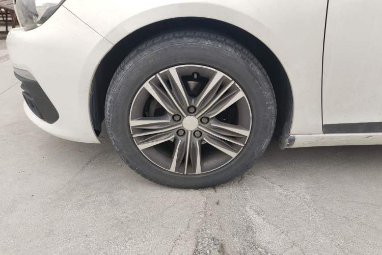 Used Peugeot 308 2018 1.6L Automatic Luxury Edition Left Front Wheel Hub
