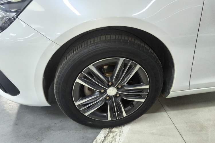 Used Peugeot 308 2018 1.6L Automatic Luxury Edition Left Front Wheel Hub