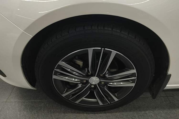 Used Peugeot 308 2018 230THP Automatic Luxury Edition Left Front Wheel Hub