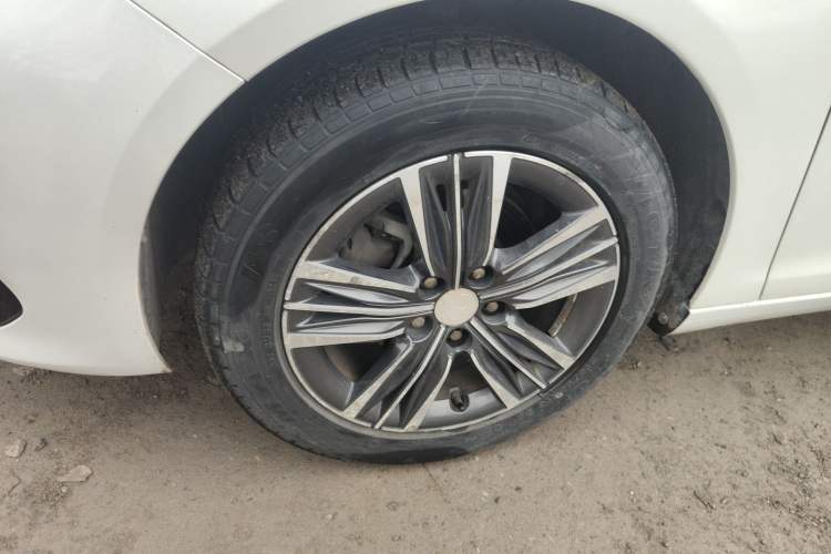 Used Peugeot 308 2018 1.6L Automatic Luxury Edition Left Front Wheel Hub